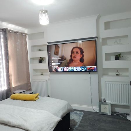 Dem'S Lodge Dagenham Dış mekan fotoğraf